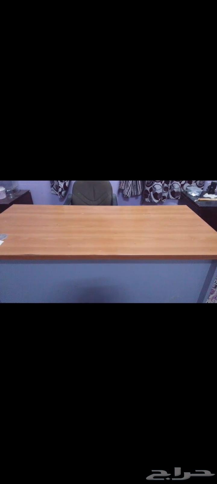 Office chair used, very clean as shown in the picture.. with 3 drawers64456462434945111