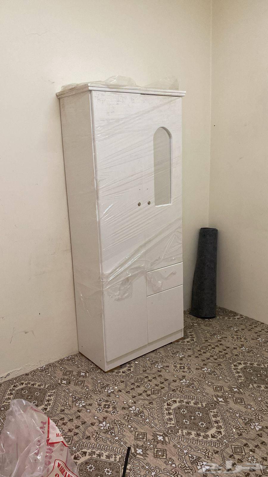 دولاب خشب بابين جديد الون ابيض64452103392643113