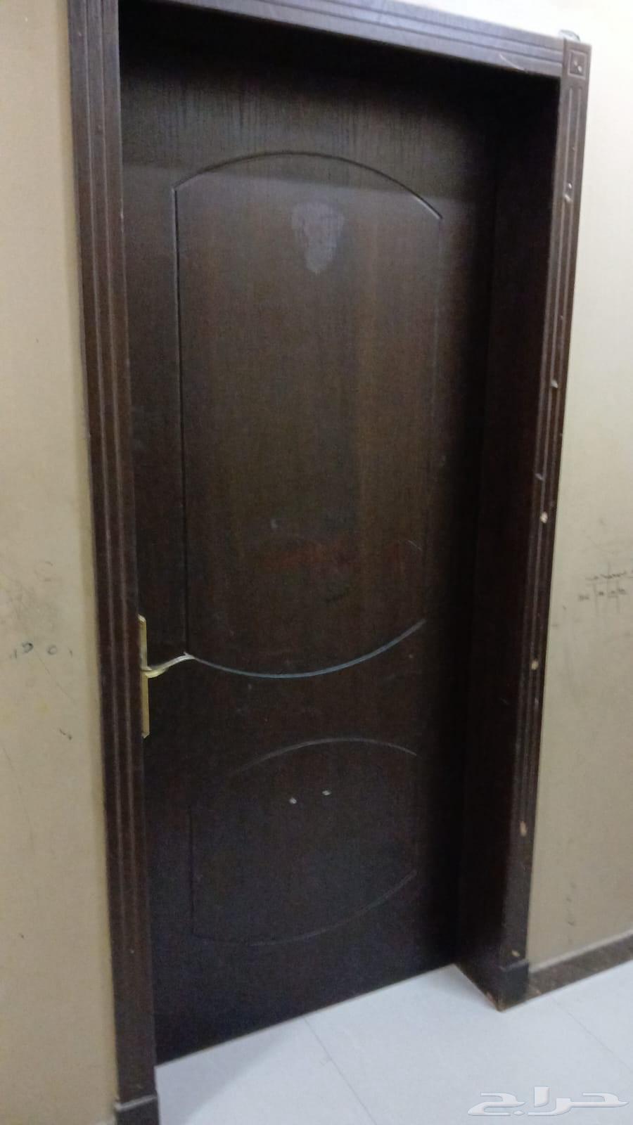 متوفر ابواب خشب للبيع على السوم متوفر 7 ابواب64452076366979110