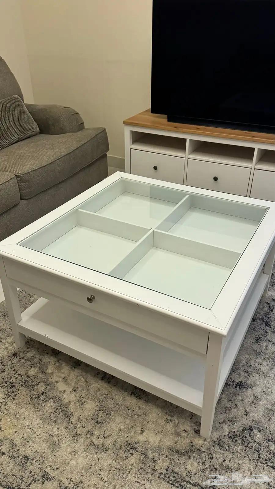 طاولة قهوة ابيض شبه جديده64454235953409110