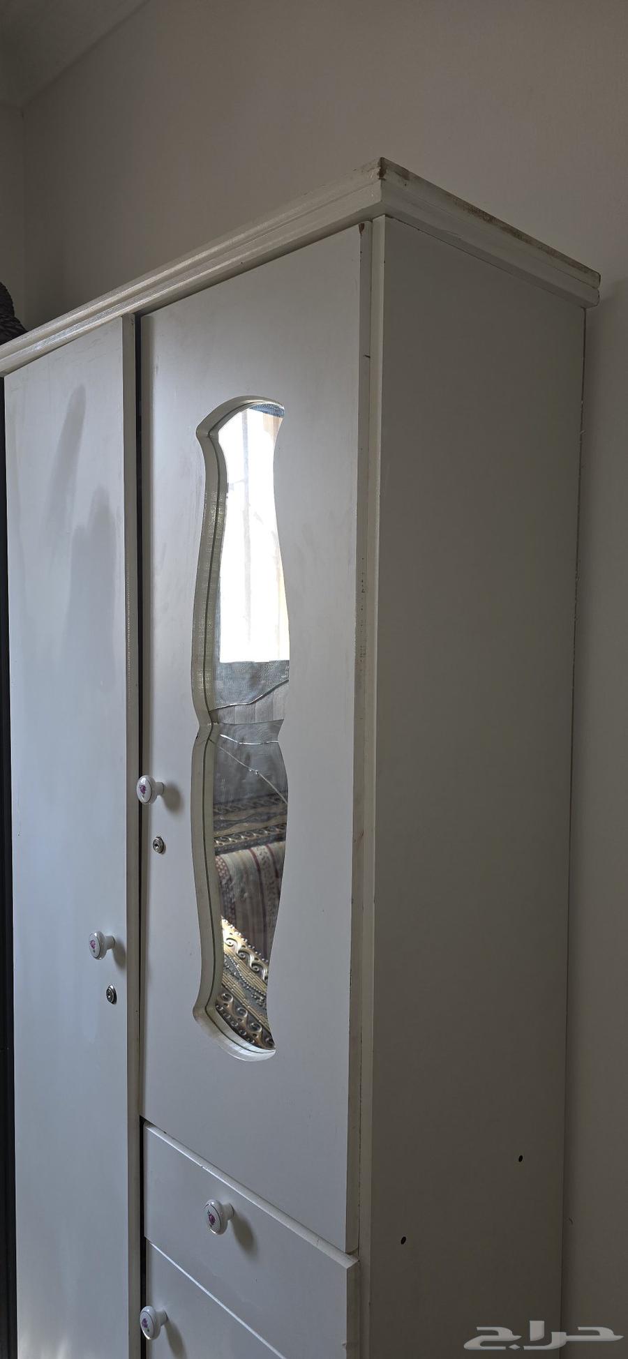 دولاب ملابس مستعمل للبيع بسعر رمزي64452103383810111