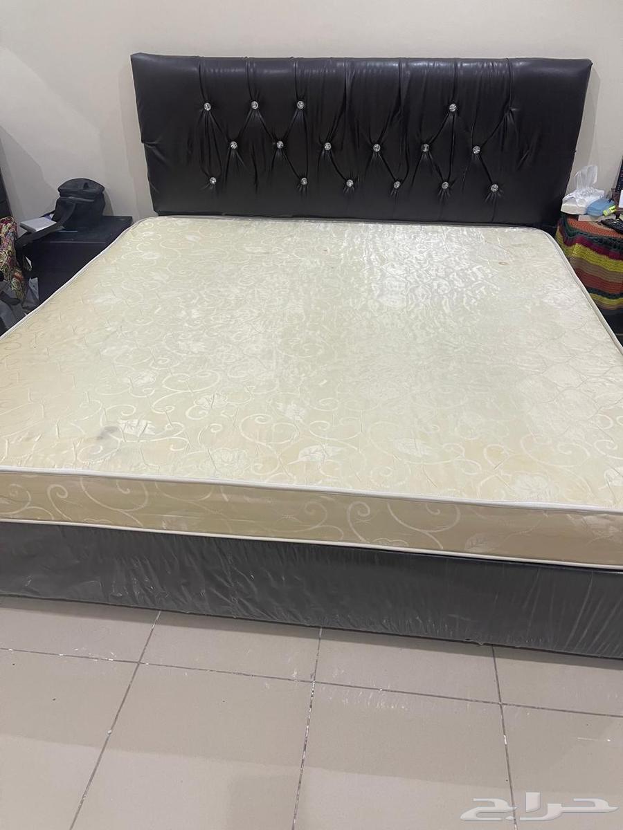 مرتبه طبي 180 في 190 حالتها جيده جدا ب 150 ريال64457104490755110