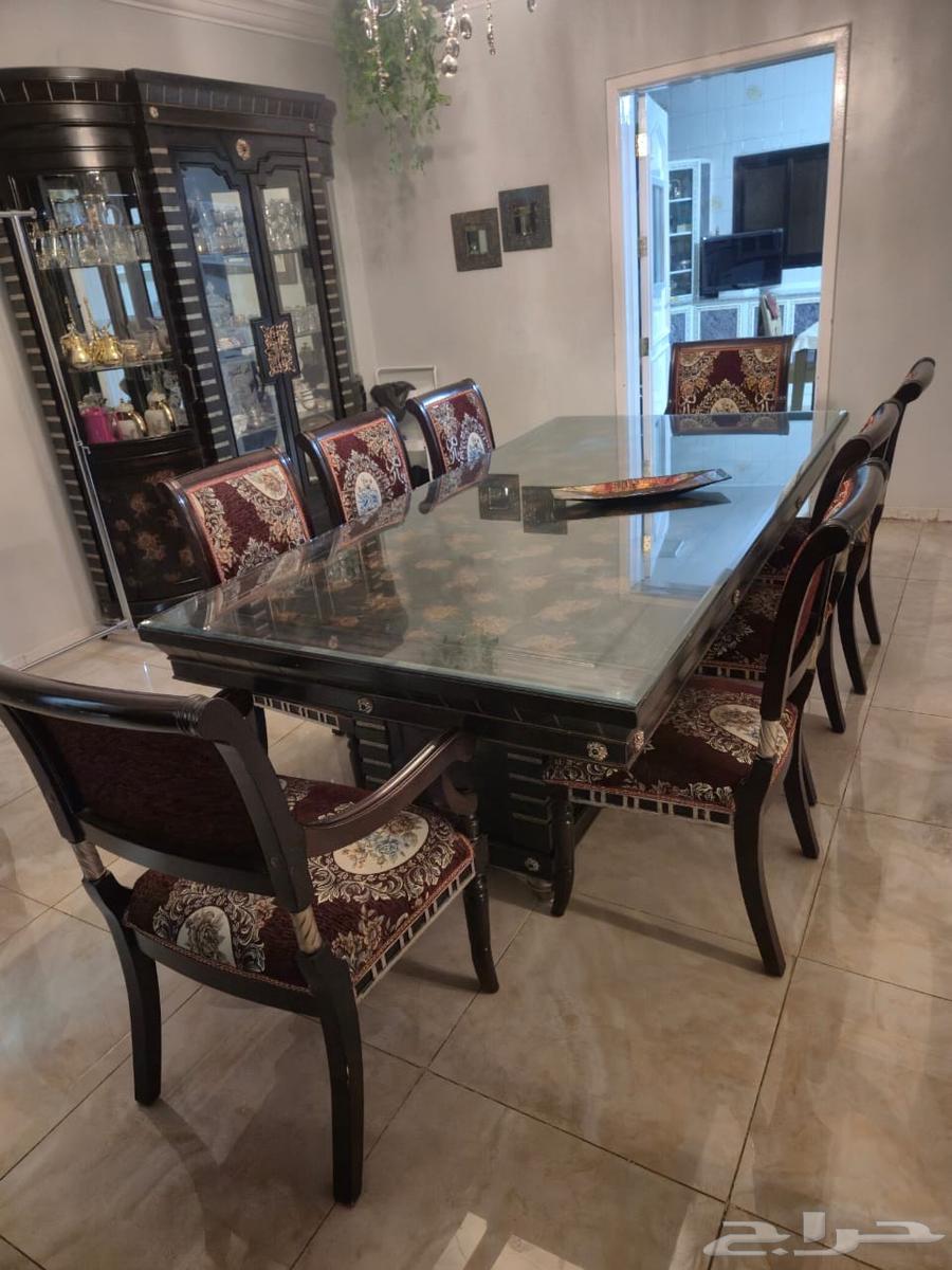 Dining table with 8 chairs and cabinets64456213108867111
