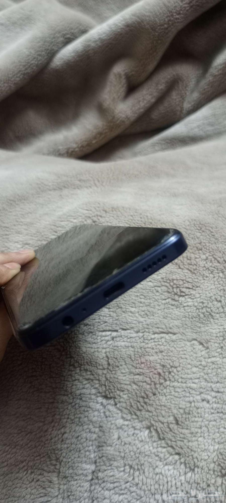 جوال هونر x6a لون اسود نظيف والكسر فقط فالحمايه64458184811523112