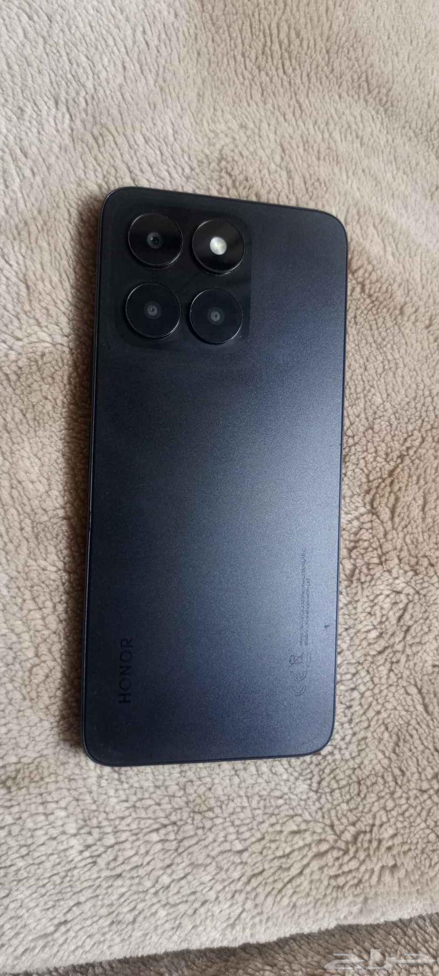 جوال هونر x6a لون اسود نظيف والكسر فقط فالحمايه64458184811523110