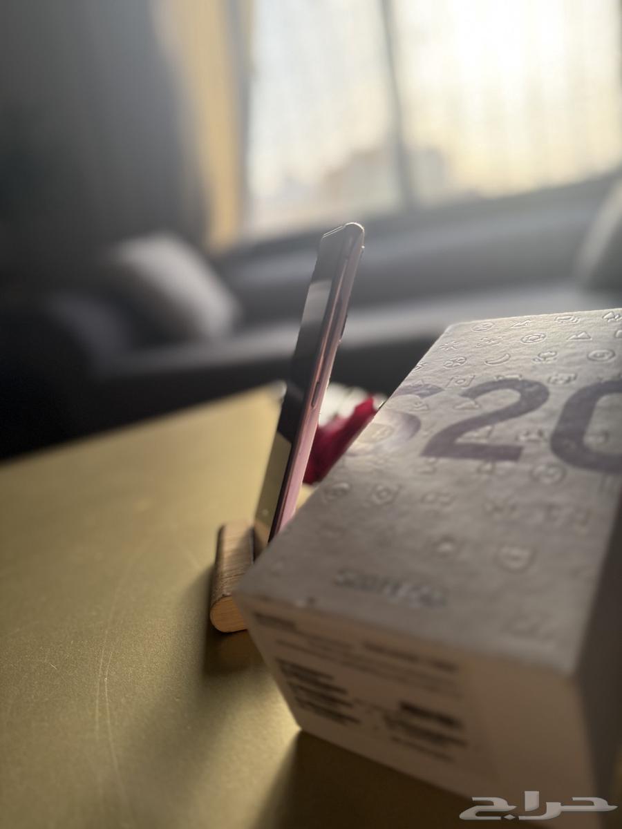 Samsung S20 FE phone in clean condition with original box64463047144193113