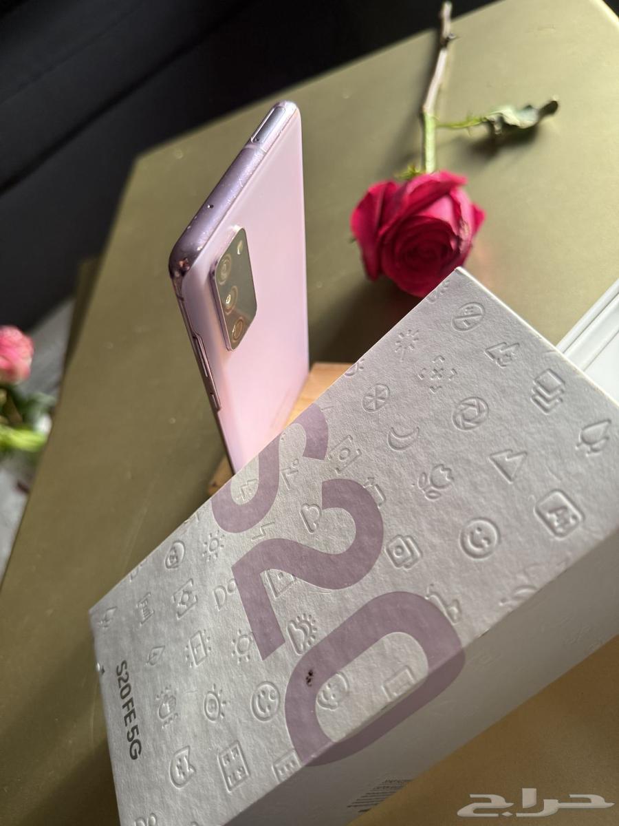 Samsung S20 FE phone in clean condition with original box64463047144193114