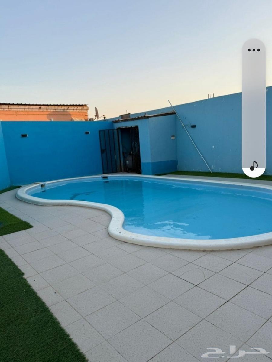 مسبح فيبر كبير 9 ف 4 مستعمل للبيع64461746445059110