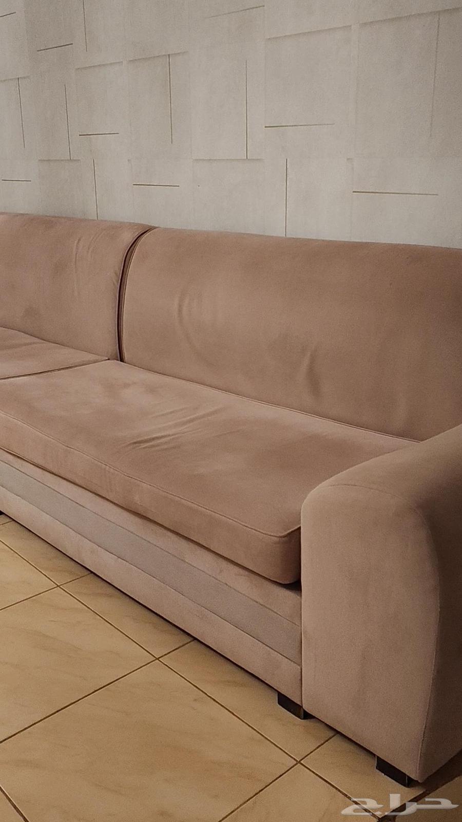 Old sofa in good condition64463319886210111
