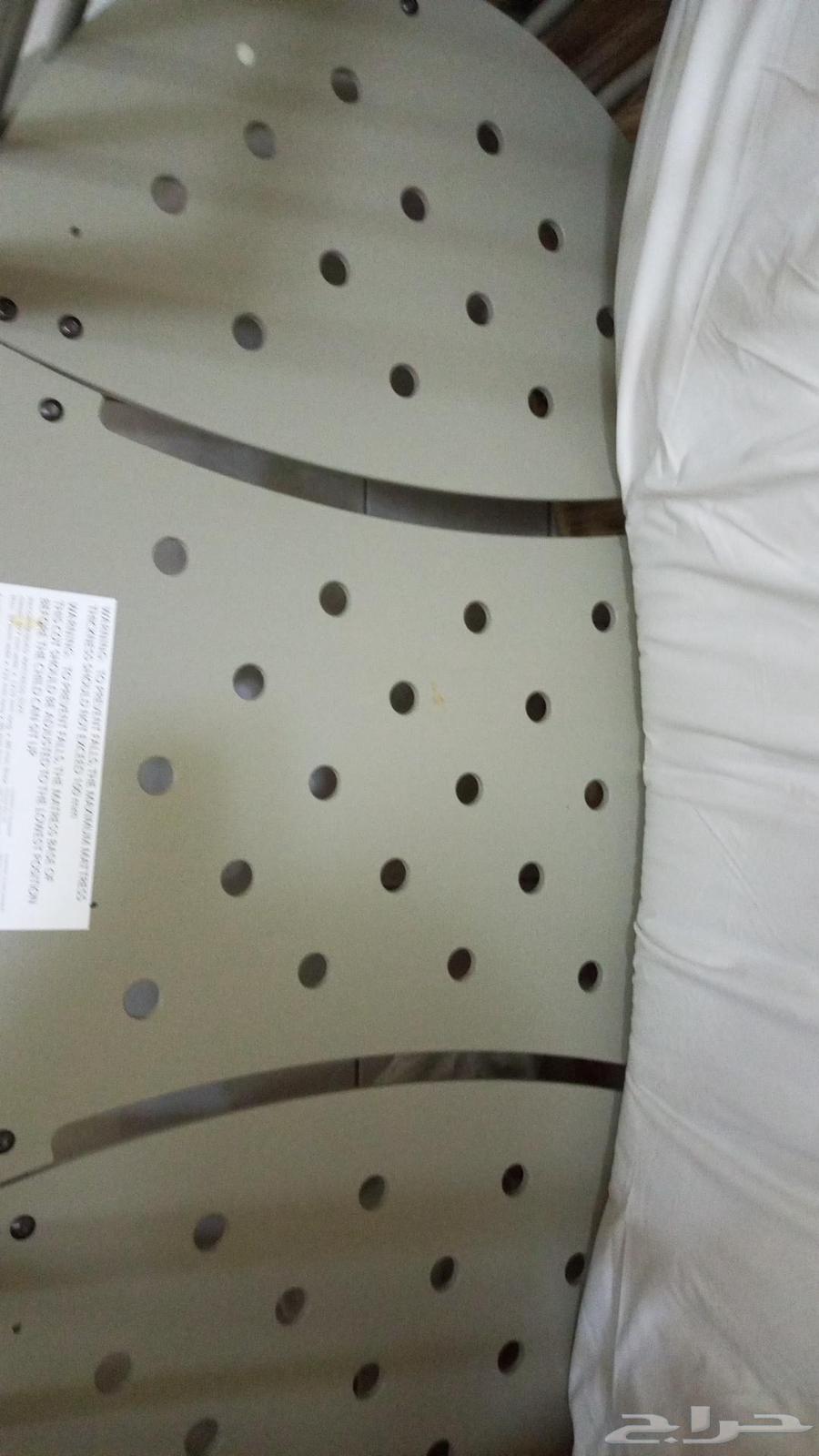 Excellent condition baby bed as shown in the picture, no defects, includes mattress64462855441537110