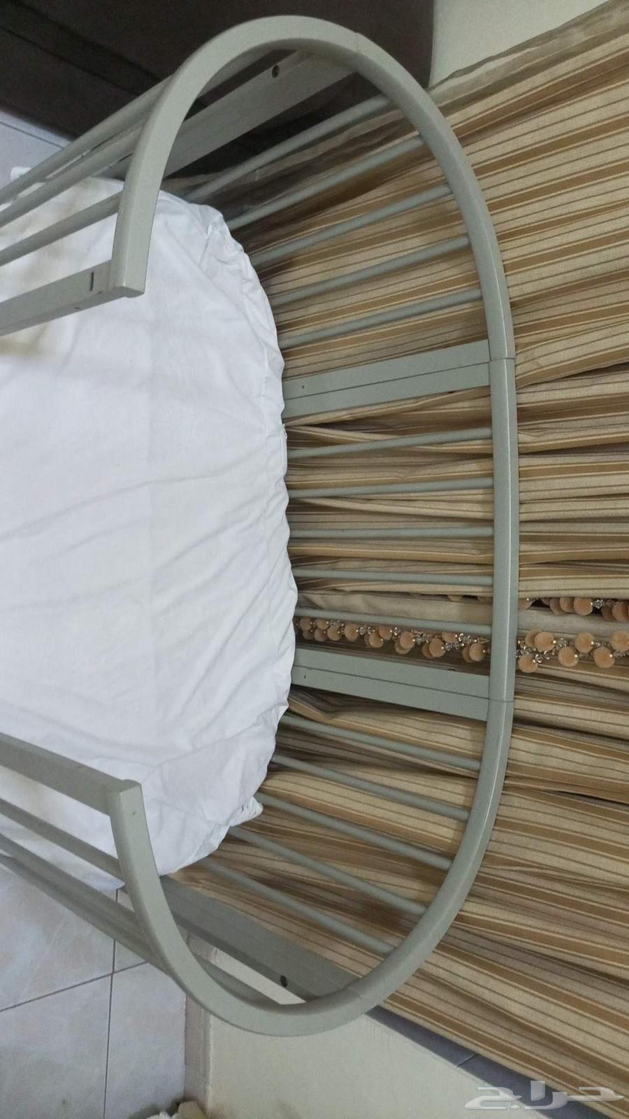 Excellent condition baby bed as shown in the picture, no defects, includes mattress64462855441537112