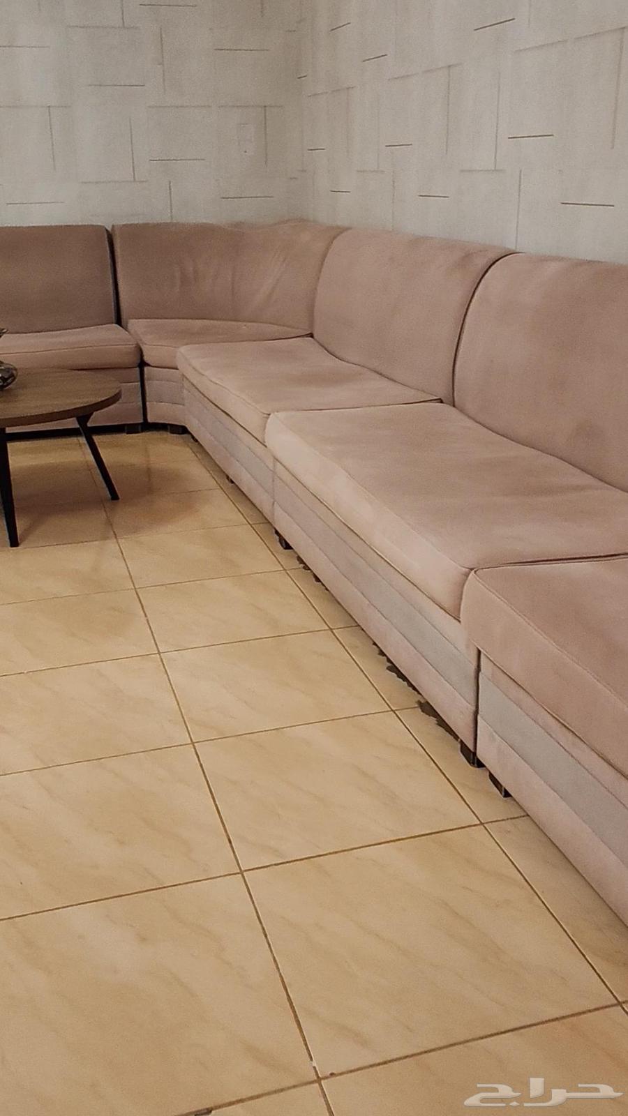 Old sofa in good condition64463319886210110