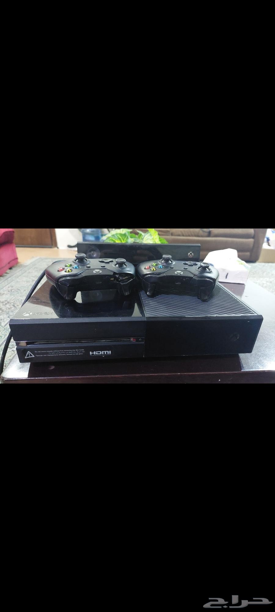 Xbox 1 with CD, camera, and two controllers64458886416898110