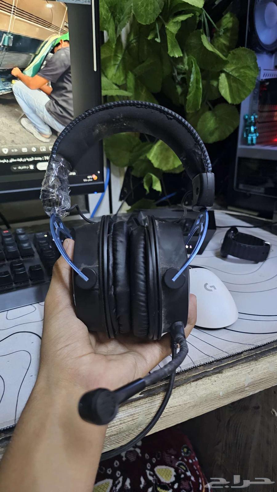 HyperX headphones, I don't know which version but I think it's the S version64462651938051110