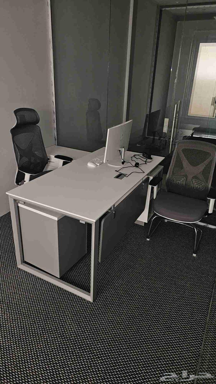 اثاث مكتب بسعر استثنائي للبيع64460379286658110