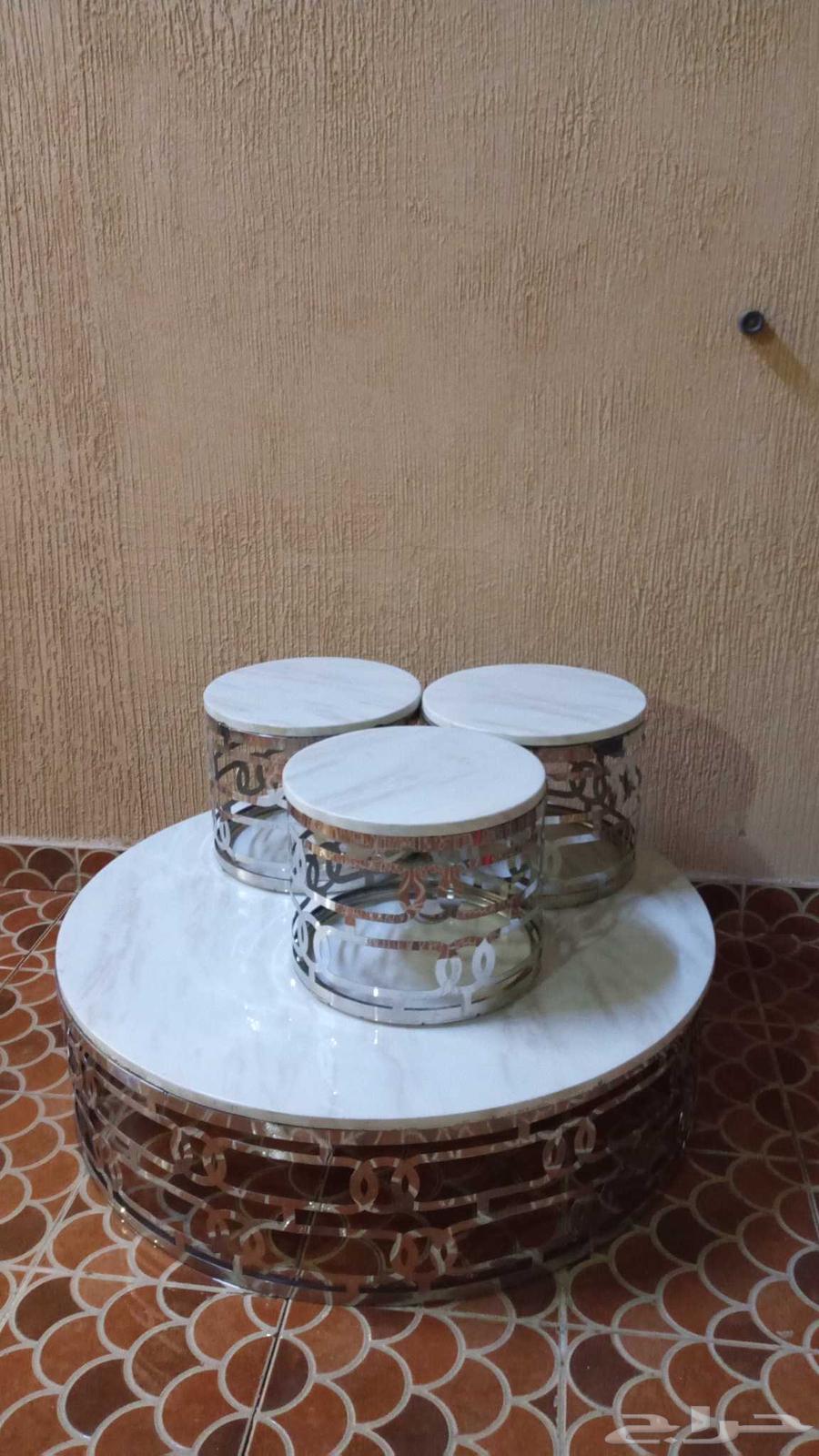 Large three-service table64460748598402110