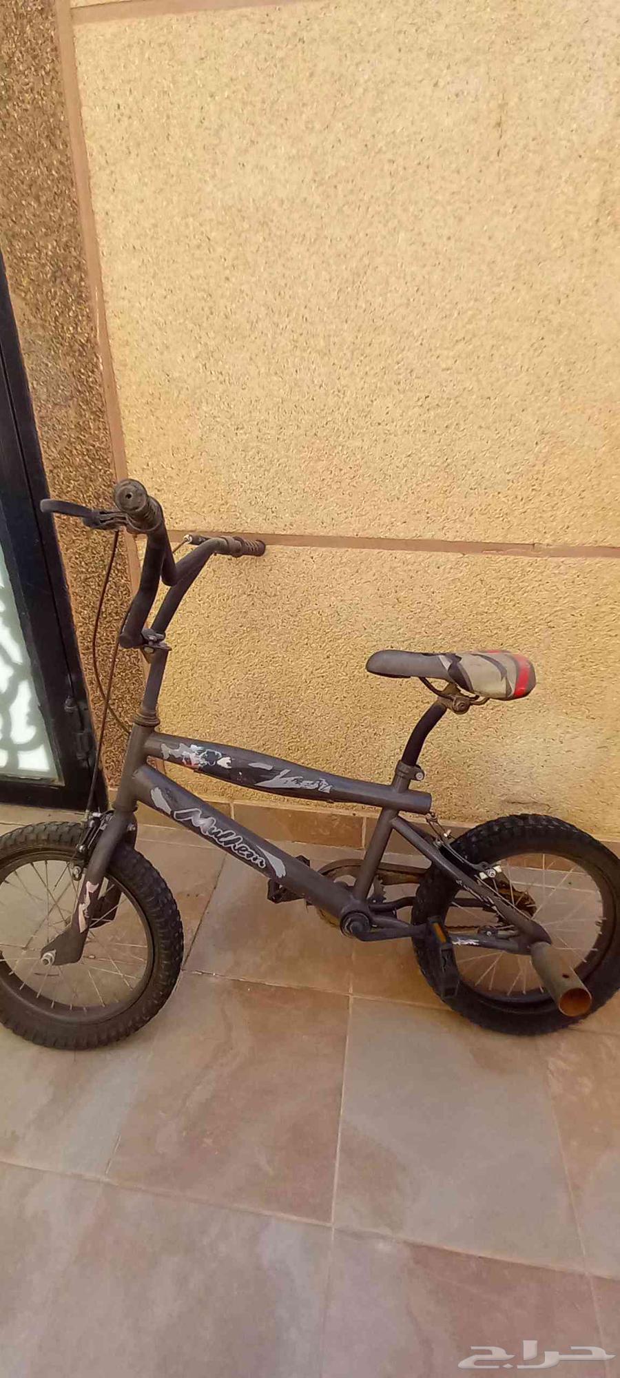 Cobra cycle used for 3 months needs tire inflation, I swear I don't know the size64460598163075111