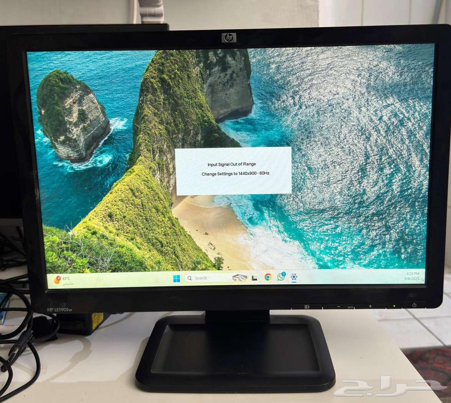 Offering 3 computer monitors at a surprising price64462145018243110