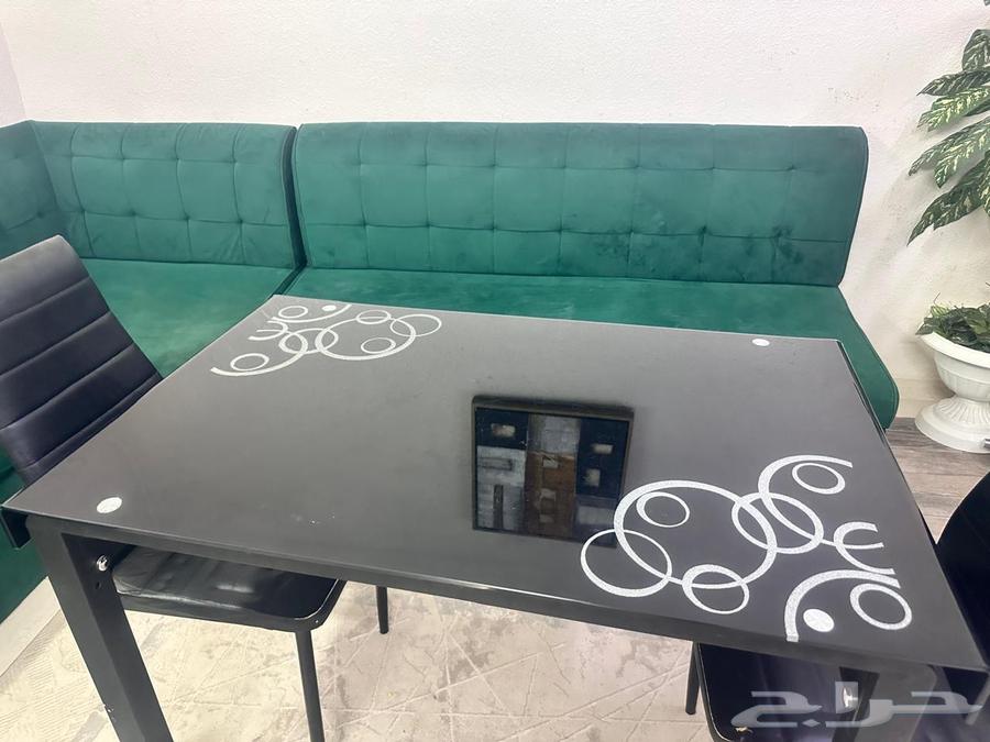 Table with two chairs64457418960003111