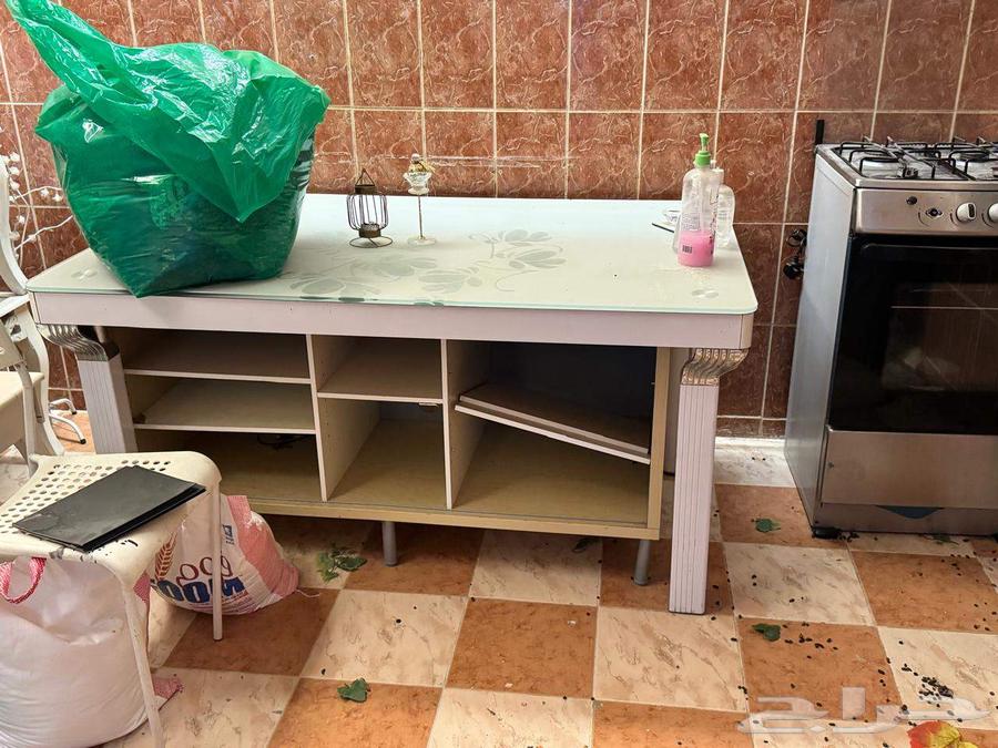 Dining table without chairs and 3 serving tables64463903329283110