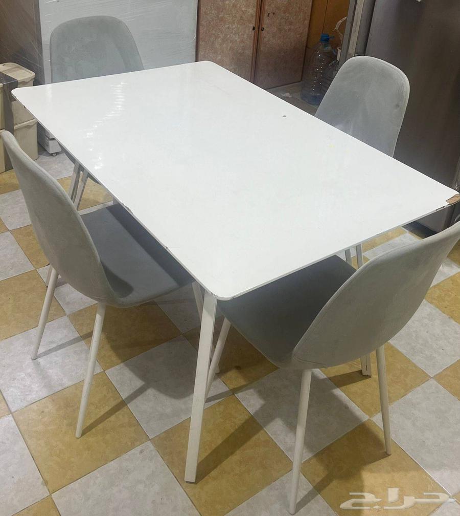 طاوله نظيفه قواعد حديد مع 4 كراس ب 300 ريال64464336878978110