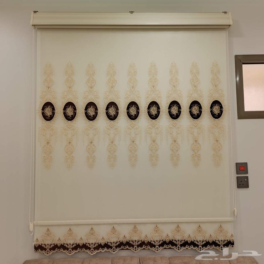 Curtain, chandelier, blanket, and table with 5 plastic chairs64462787092865111