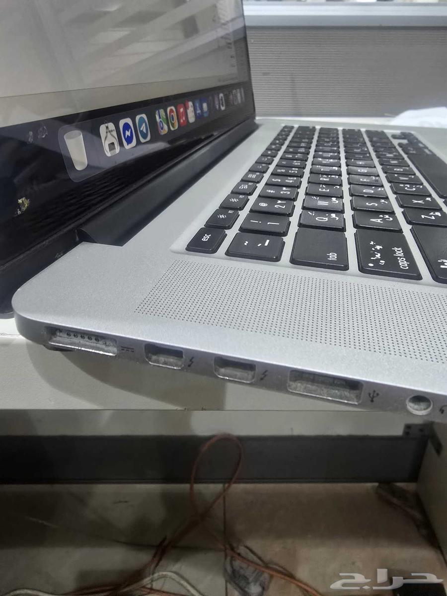 ماك بوك برو شاشة 15.6 نظيف جدا جدا وبطارية قوية64462049018626113