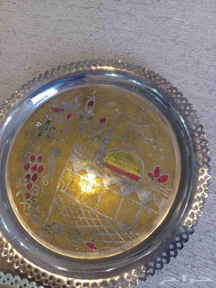 Hello, peace be upon you and old trays with depictions of Mecca and Medina and the menu64460843910403112