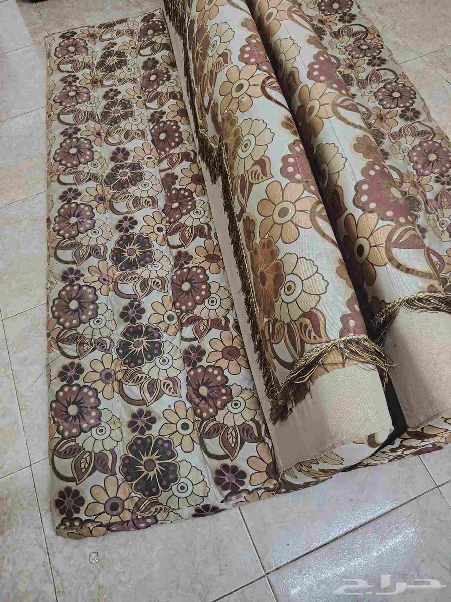 Two floor sofas together with adhesive back, price 70 riyals includes everything64463627882370111