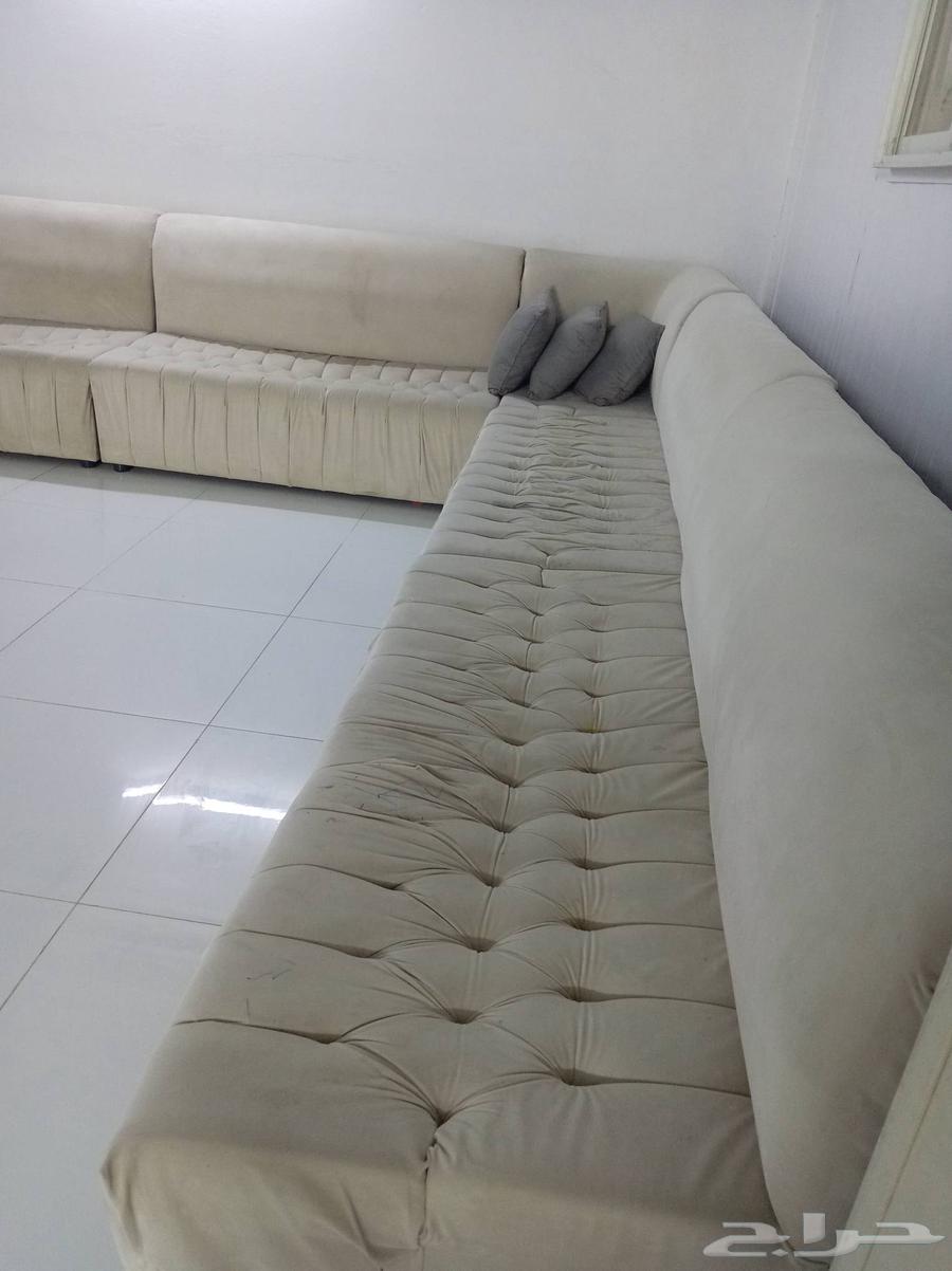 كنب مستعمل للبيع عيبه انه انا بحي تراب وهو لونه سكري64462212367617110