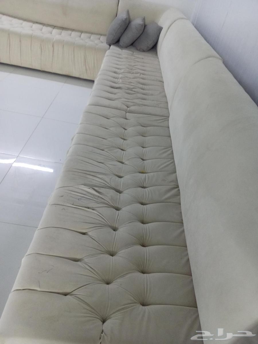 كنب مستعمل للبيع عيبه انه انا بحي تراب وهو لونه سكري64462212367617112