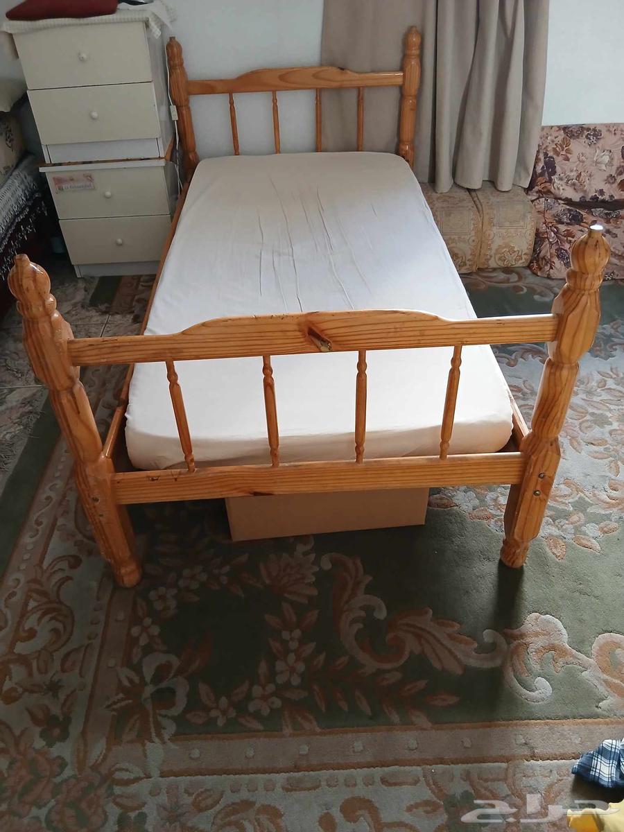 سرير خشبي بحالة جيدة السرير فقط 175 ريال السرير مع المرتبة 264457810192386112