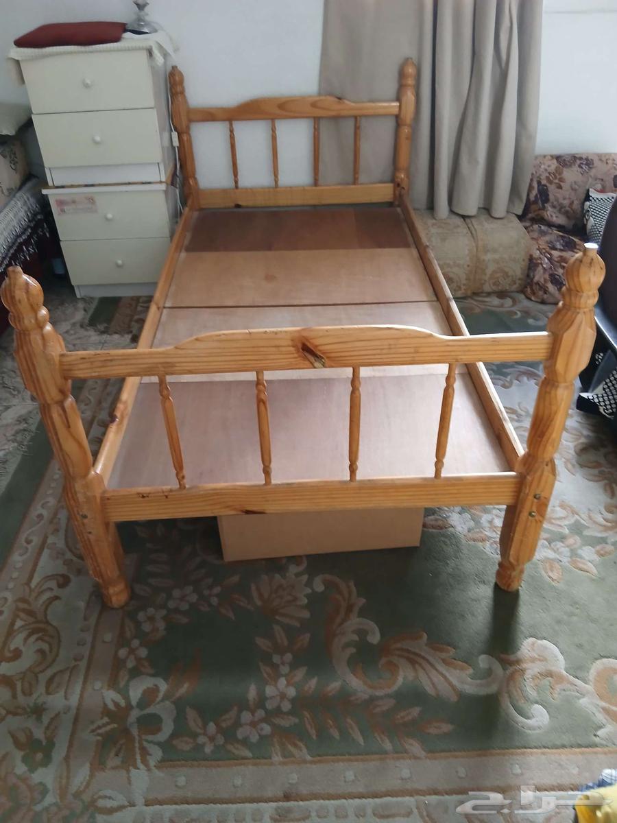 سرير خشبي بحالة جيدة السرير فقط 175 ريال السرير مع المرتبة 264457810192386111