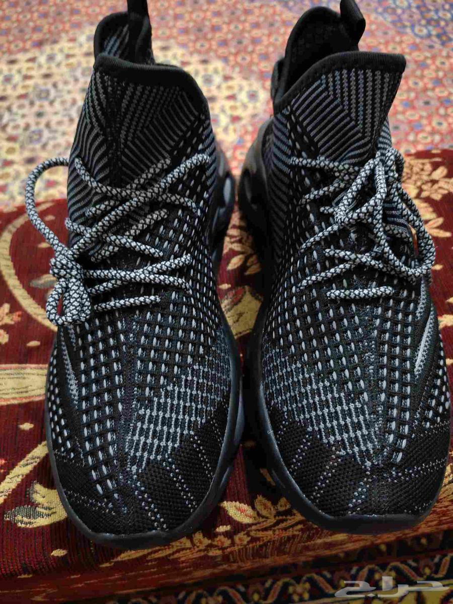 كوتشي رياضي اسود ب 40 ريال جديد64461035524866110