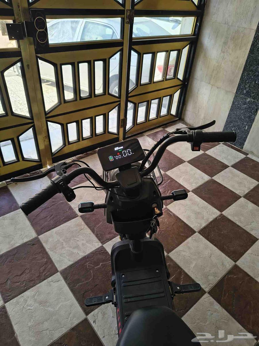 Hello, may the peace and blessings of Allah be upon you. 48-volt scooter, speed 50, reaches 40k64460434726147111