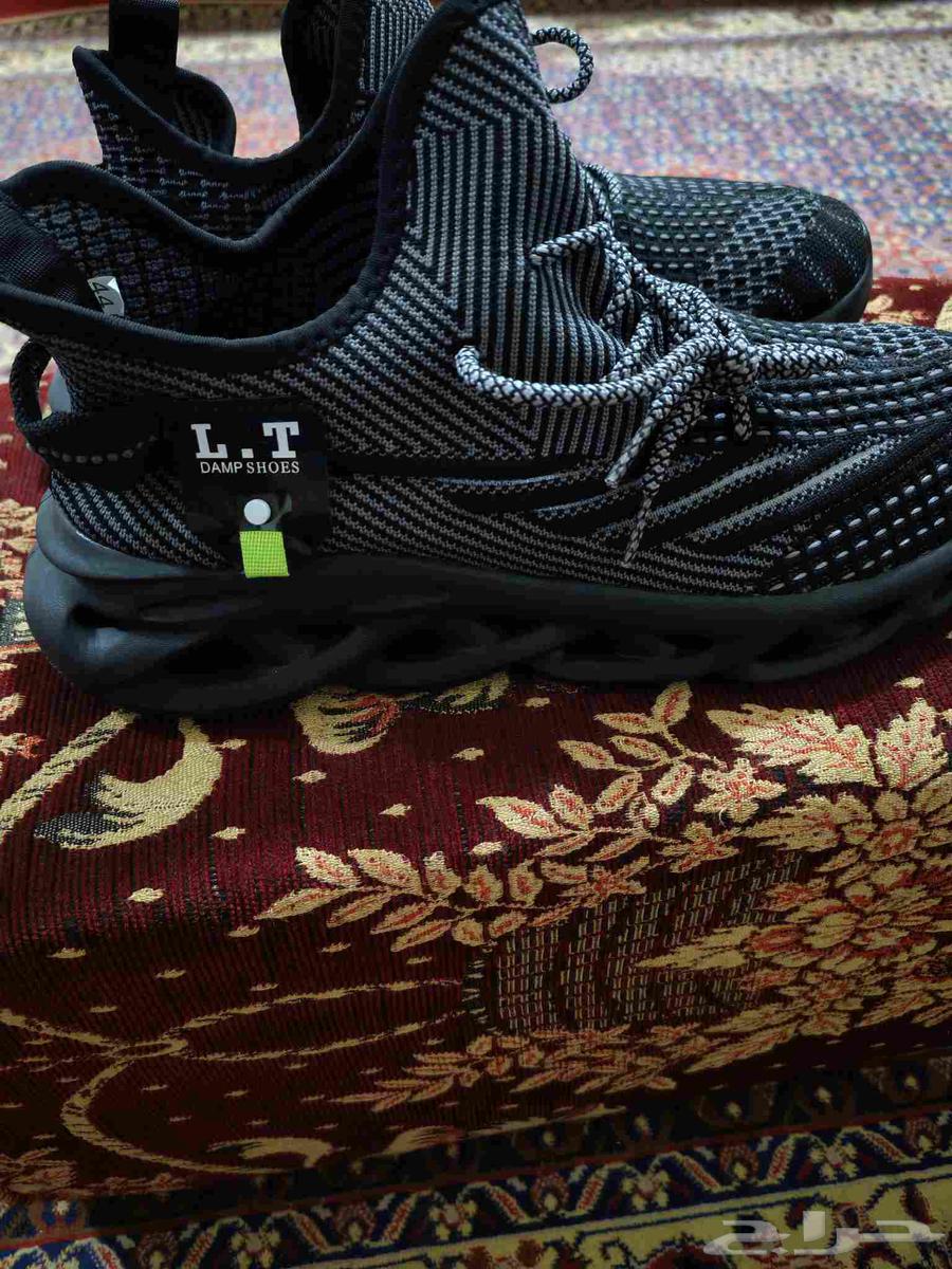 كوتشي رياضي اسود ب 40 ريال جديد64461035524866111