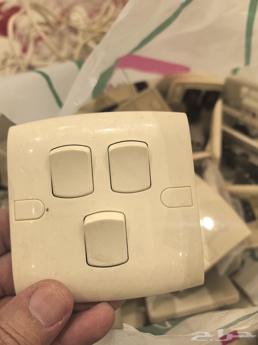 للبيع مواد كهرب وسباكه64457925856002111