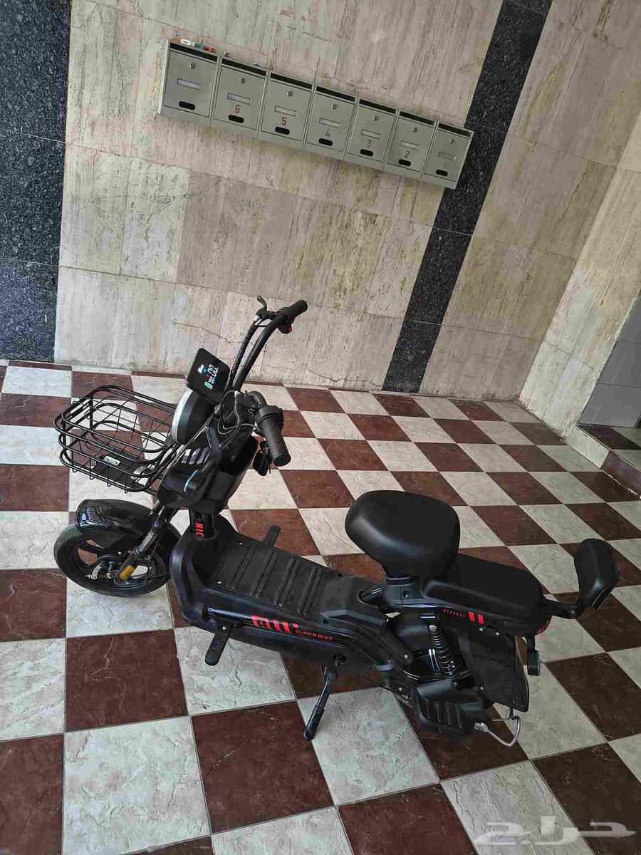 Hello, may the peace and blessings of Allah be upon you. 48-volt scooter, speed 50, reaches 40k64460434726147110