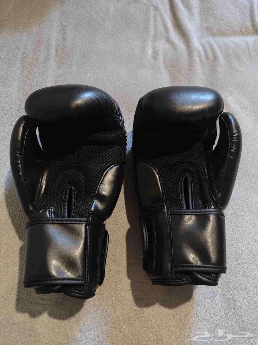 12oz Boxing Gloves Used for Only 3 Weeks64458289282051111