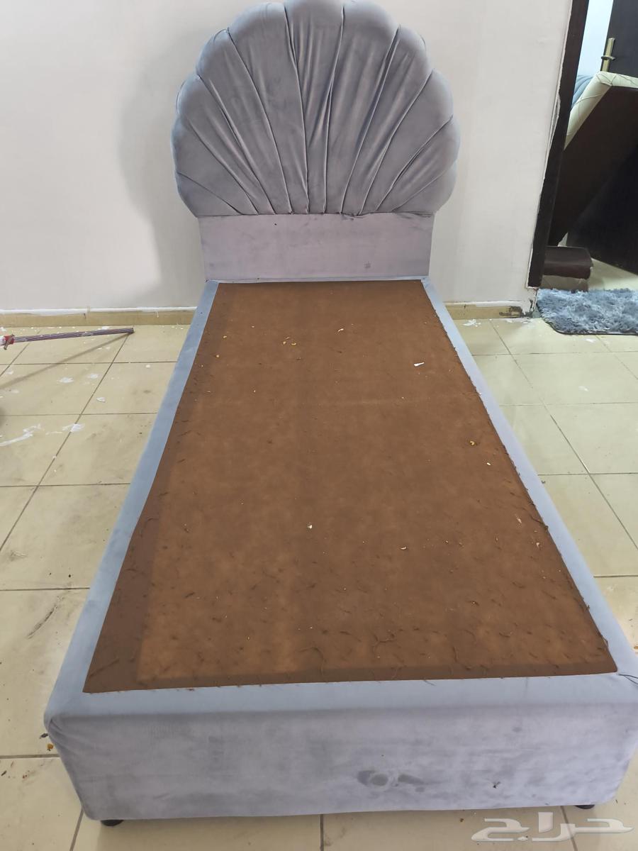 Modern bed, newly customized, very little used64459124085889110