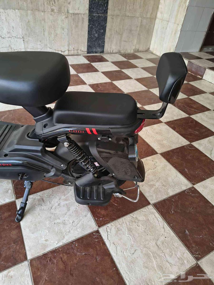 Hello, may the peace and blessings of Allah be upon you. 48-volt scooter, speed 50, reaches 40k64460434726147114