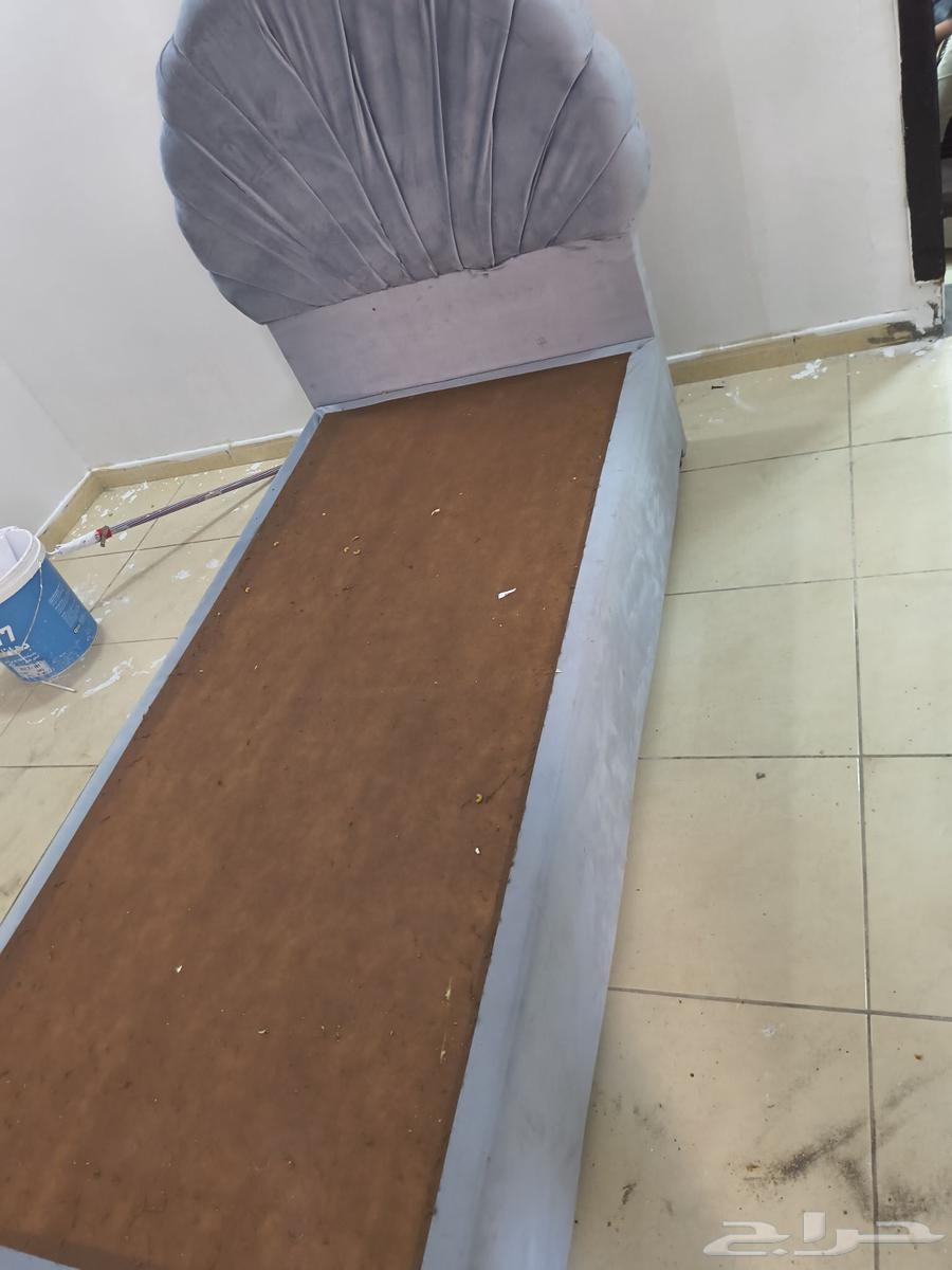 Modern bed, newly customized, very little used64459124085889111