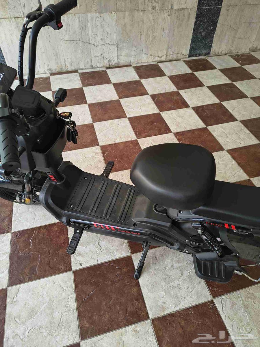 Hello, may the peace and blessings of Allah be upon you. 48-volt scooter, speed 50, reaches 40k64460434726147112