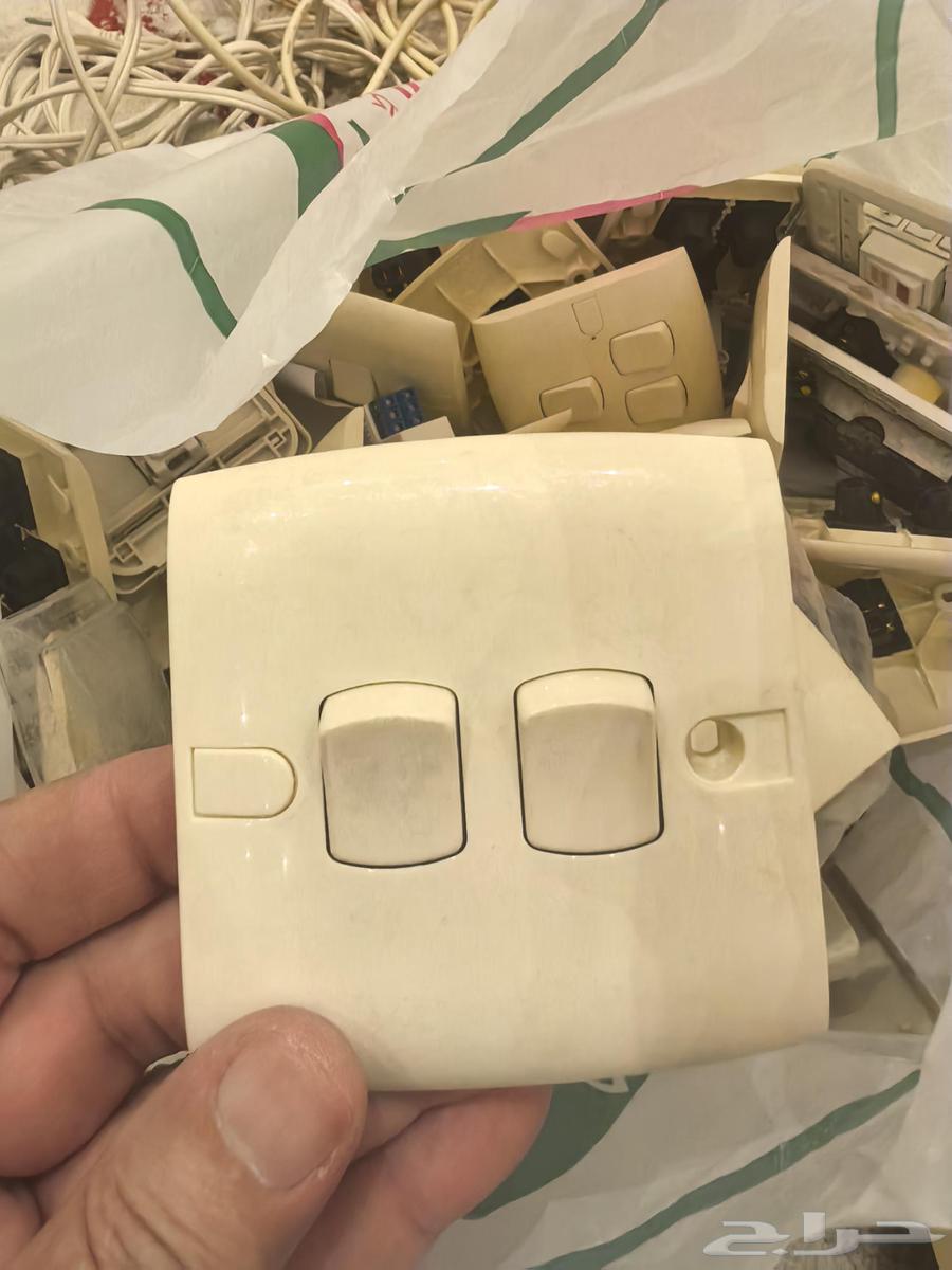 للبيع مواد كهرب وسباكه64457925856002112