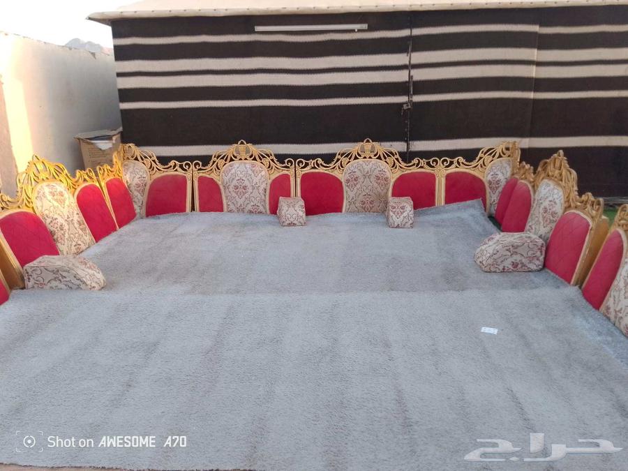 I have cushions with the mat with the tables with the cushions64459898963203110