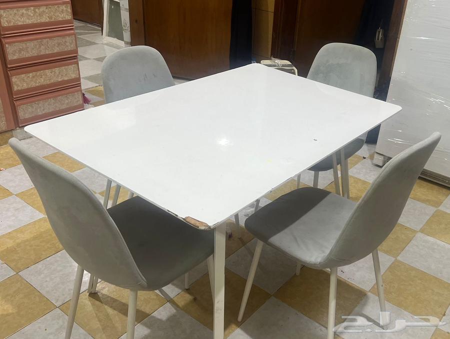 طاوله نظيفه قواعد حديد مع 4 كراس ب 300 ريال64464336878978111