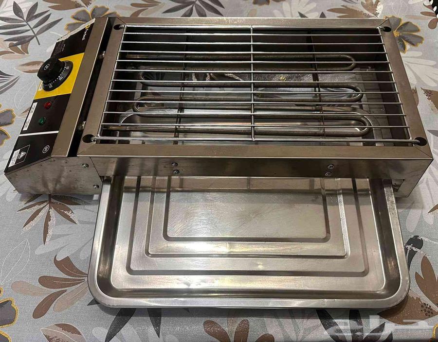 شواية لجميع اللحوم والمشويات مستخدمه 4 مرات فقط64422788458881111