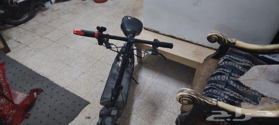 لسكوتر. خربنا البطاريه بس64460161163650112