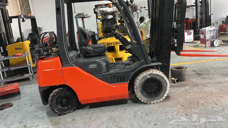 رافعه شوكية تويوتا 2ونص طن بحاله ممتازة64623442223617113