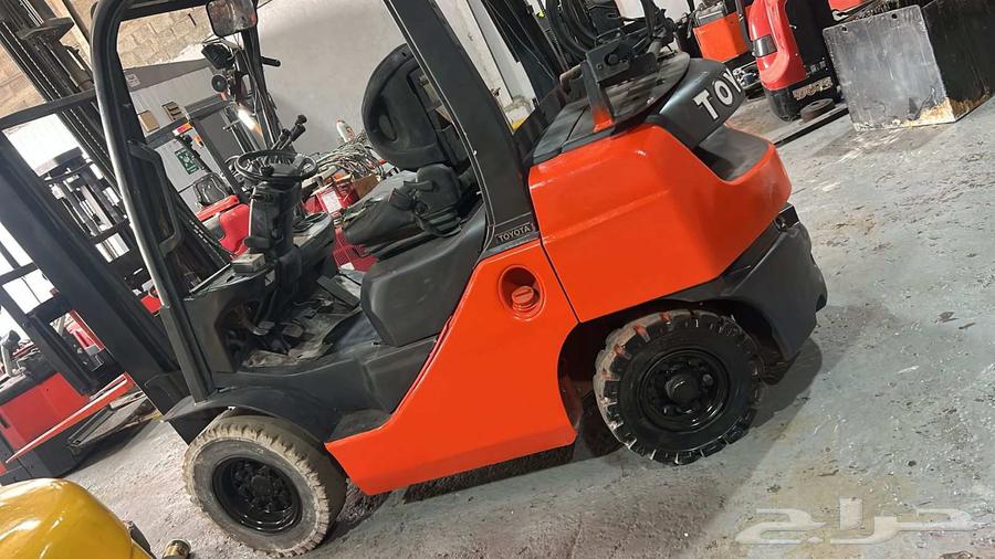 رافعه شوكية تويوتا 2ونص طن بحاله ممتازة64623442223617111